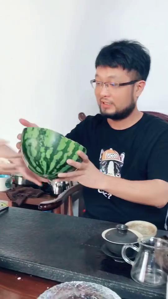 吃瓜比赛的bgm,跟随吃瓜比赛bgm，感受舌尖上的狂欢