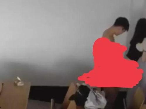 教室蒙眼吃瓜视频,教室里的“吃瓜”奇观