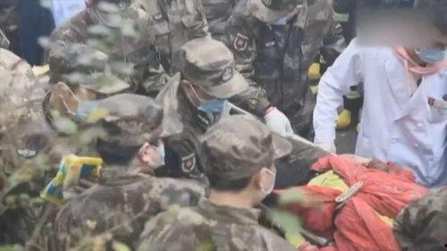 吃瓜博主塌方,揭秘网络红人背后的真相